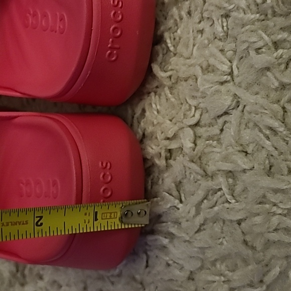 NWOT Size 11 Women's CROCS Vibrant Pink Sandals - Picture 6 of 8